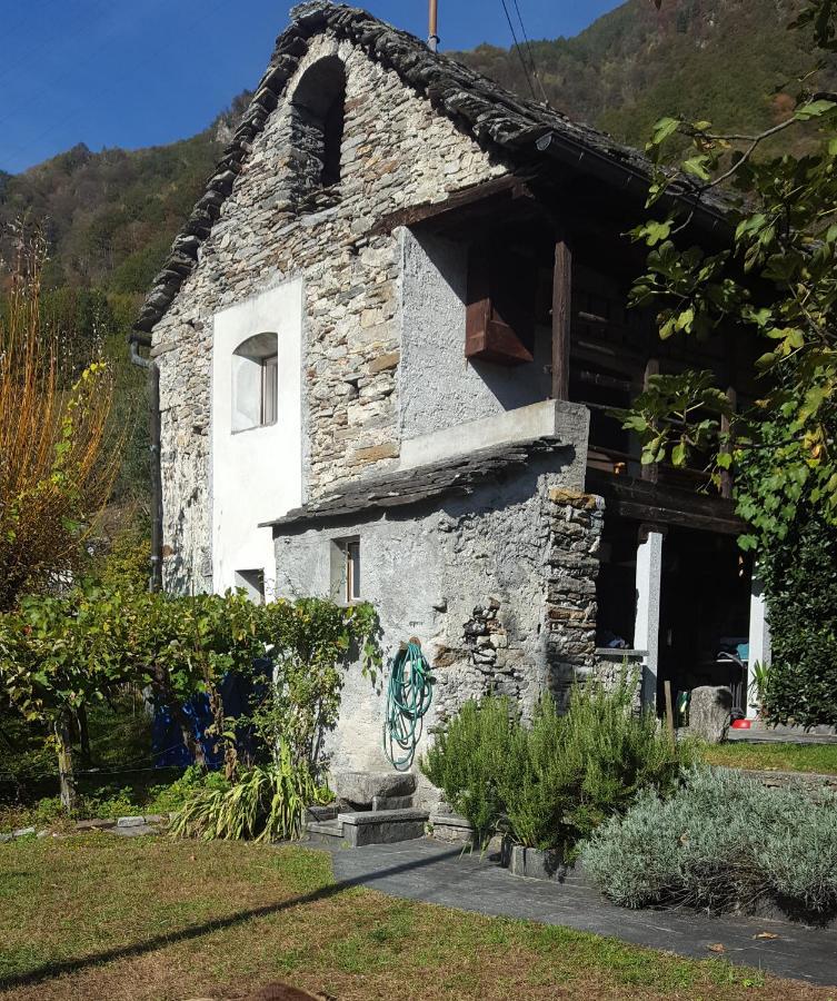 Villa Rustico Pult Someo Exterior foto