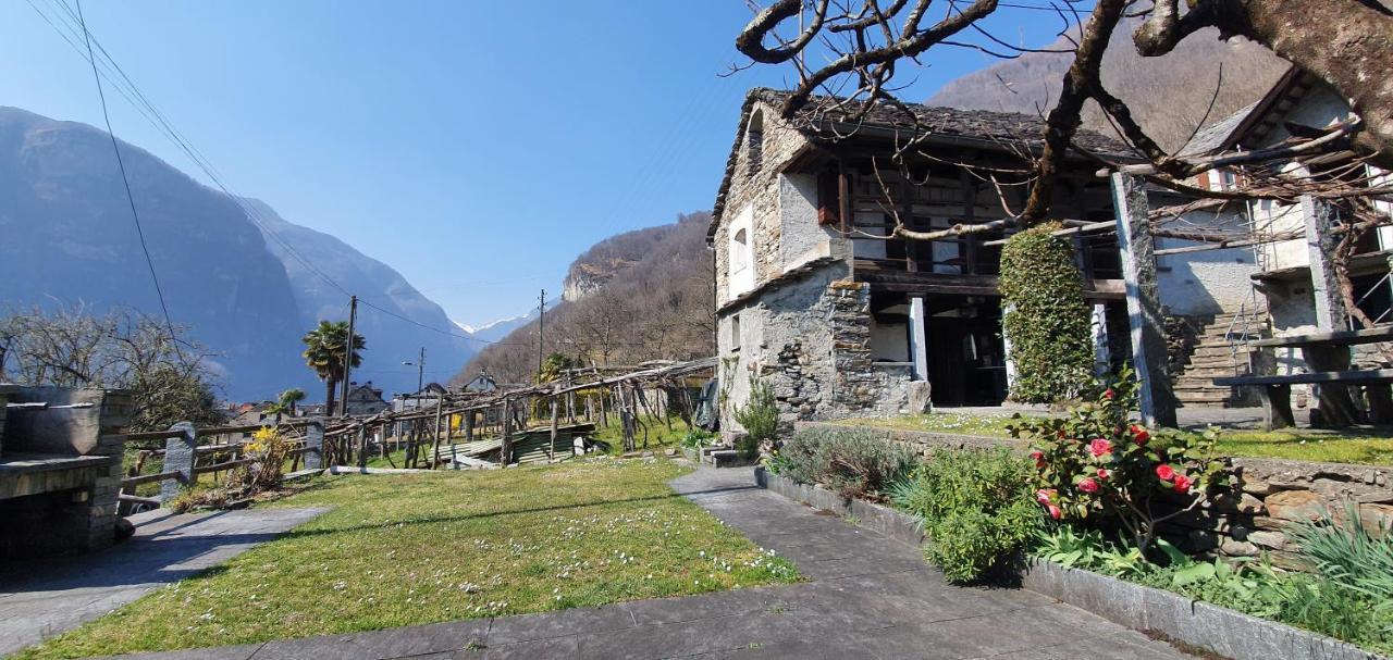 Villa Rustico Pult Someo Exterior foto