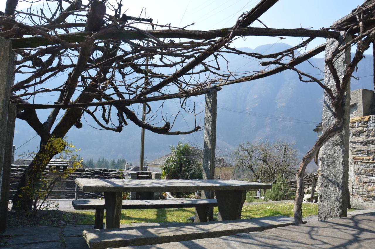 Villa Rustico Pult Someo Exterior foto